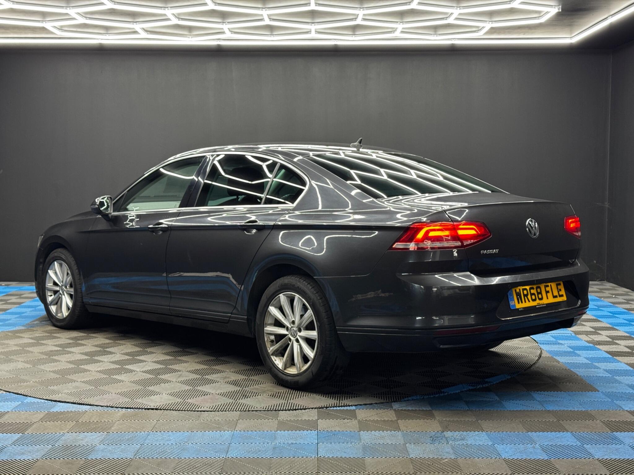Volkswagen Passat - Image 7