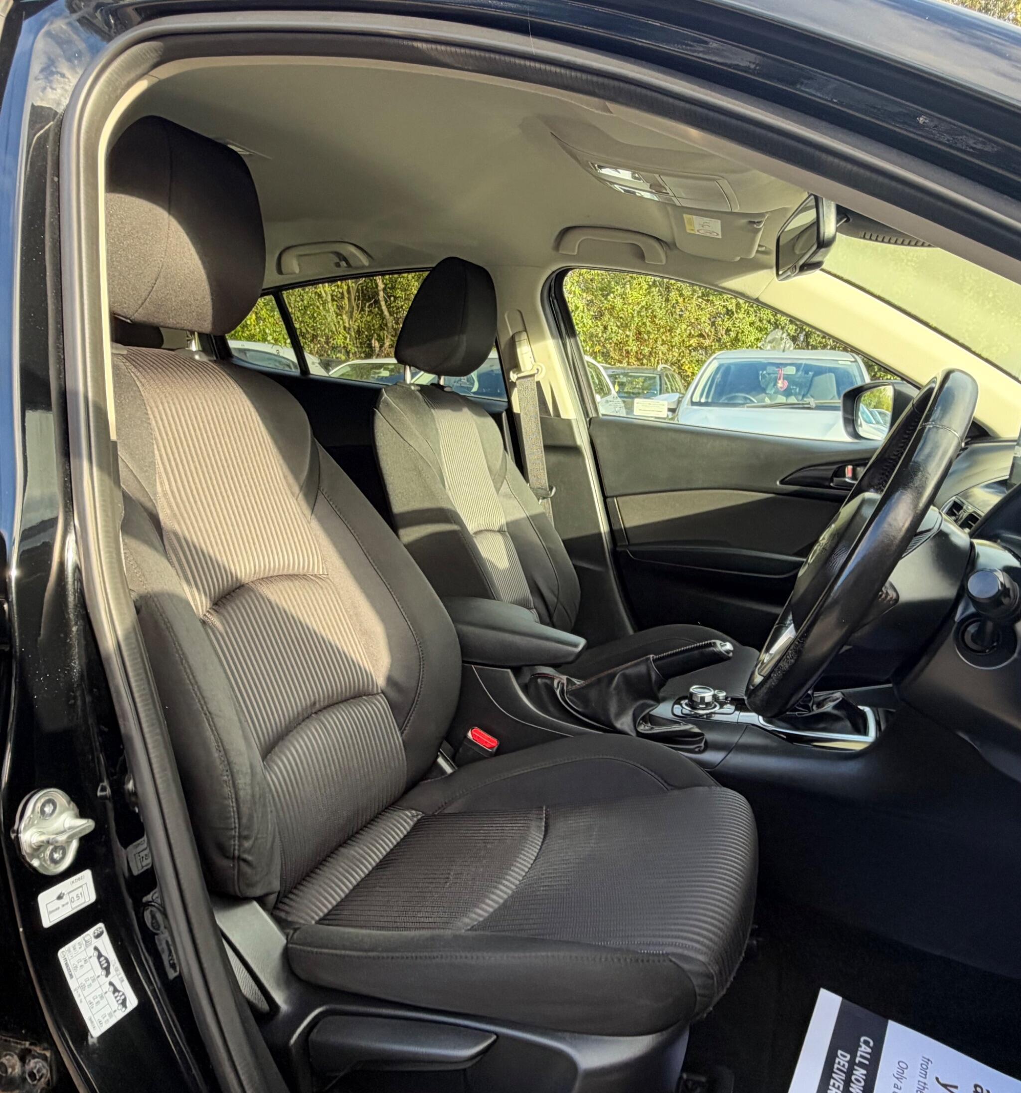 Mazda MAZDA3 - Image 2