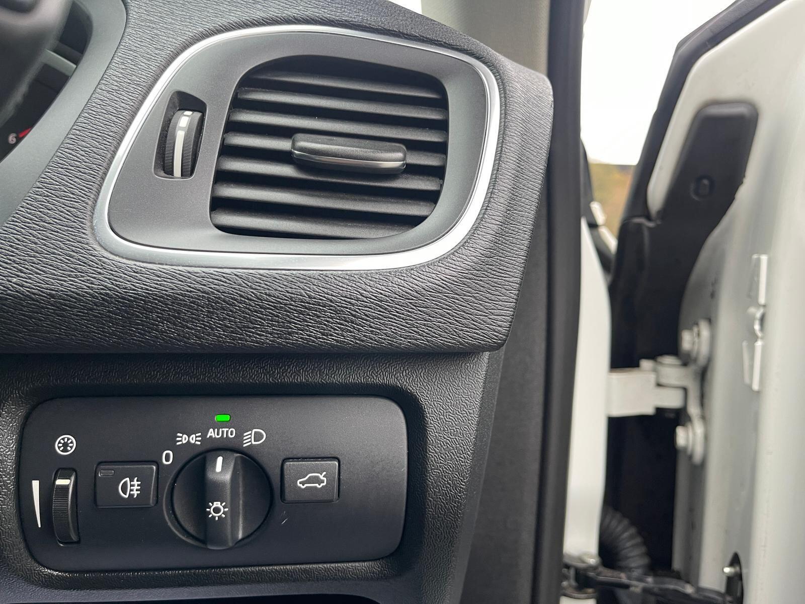 Volvo V40 - Image 32