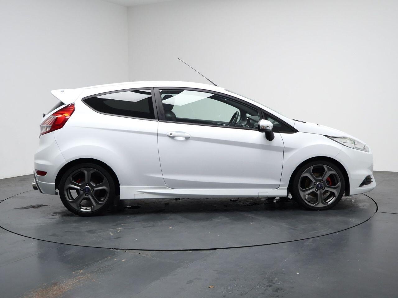 Ford Fiesta - Image 16