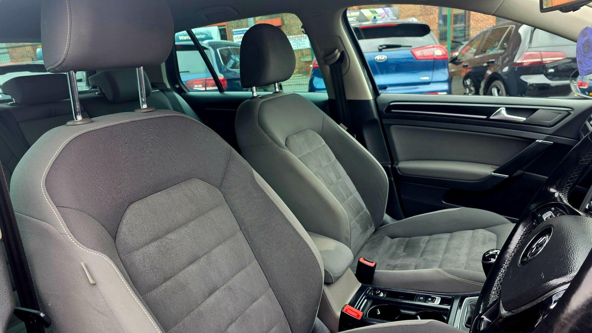 Volkswagen Golf - Image 12