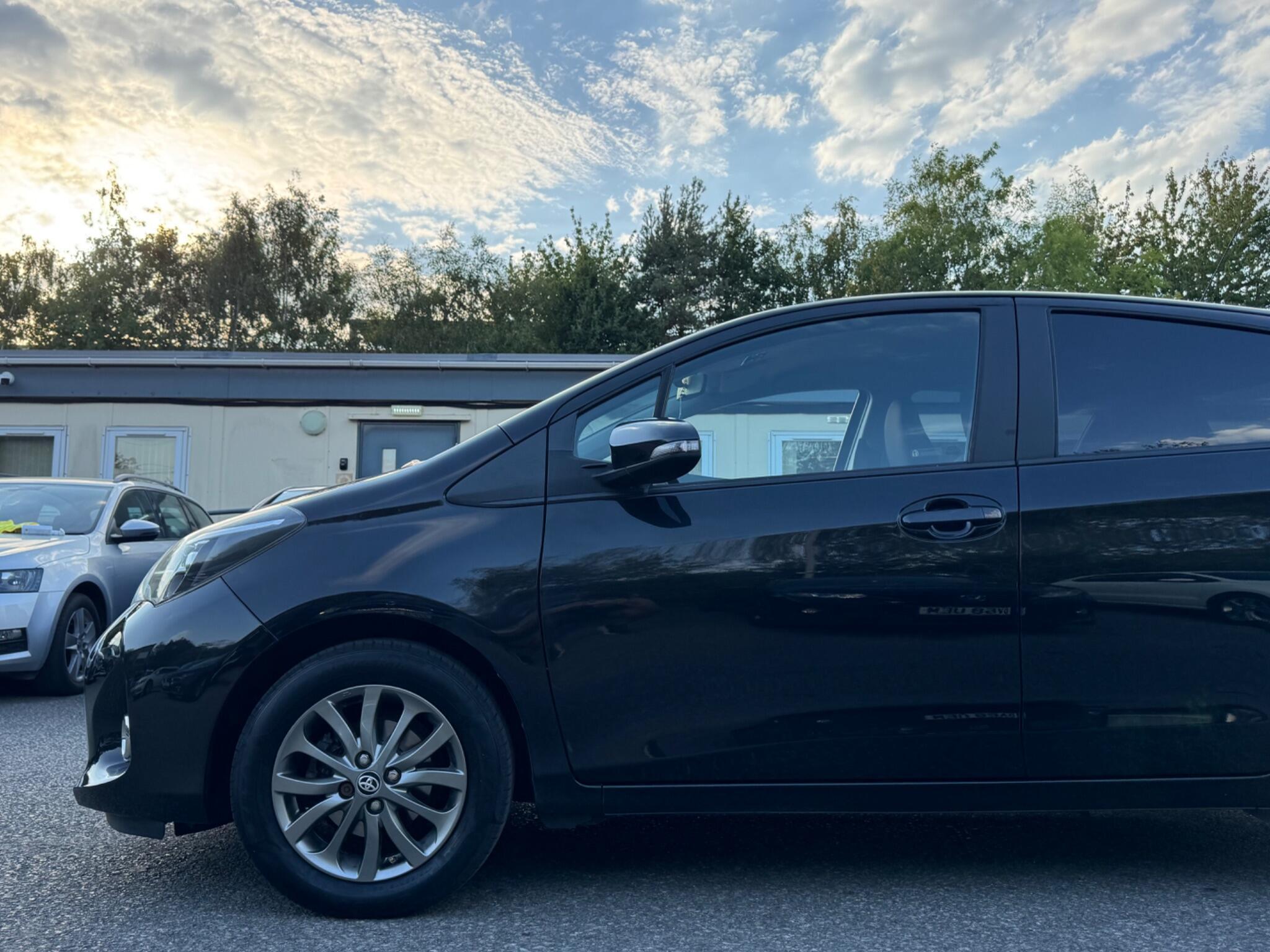 Toyota Yaris - Image 8