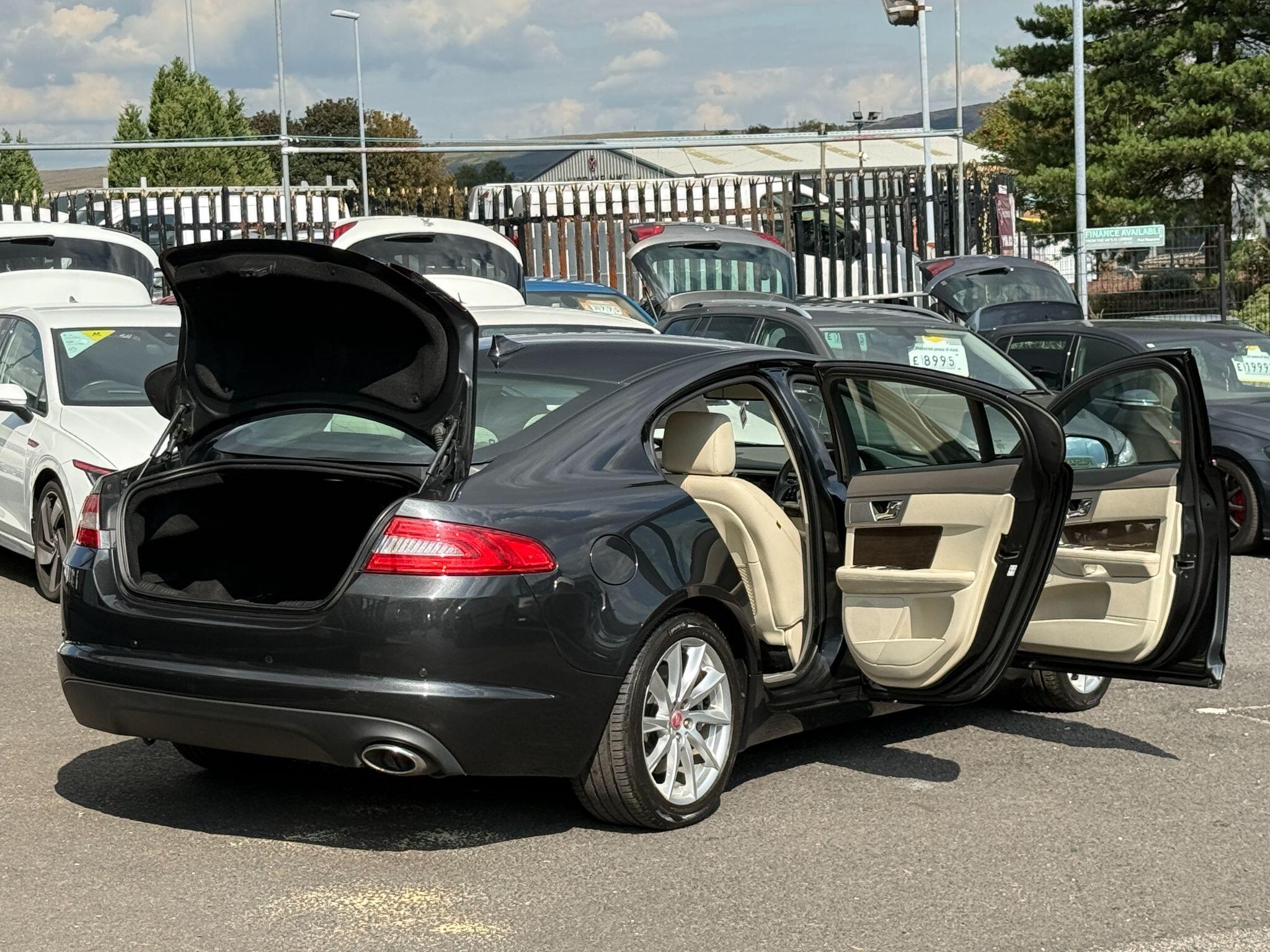 Jaguar XF - Image 2