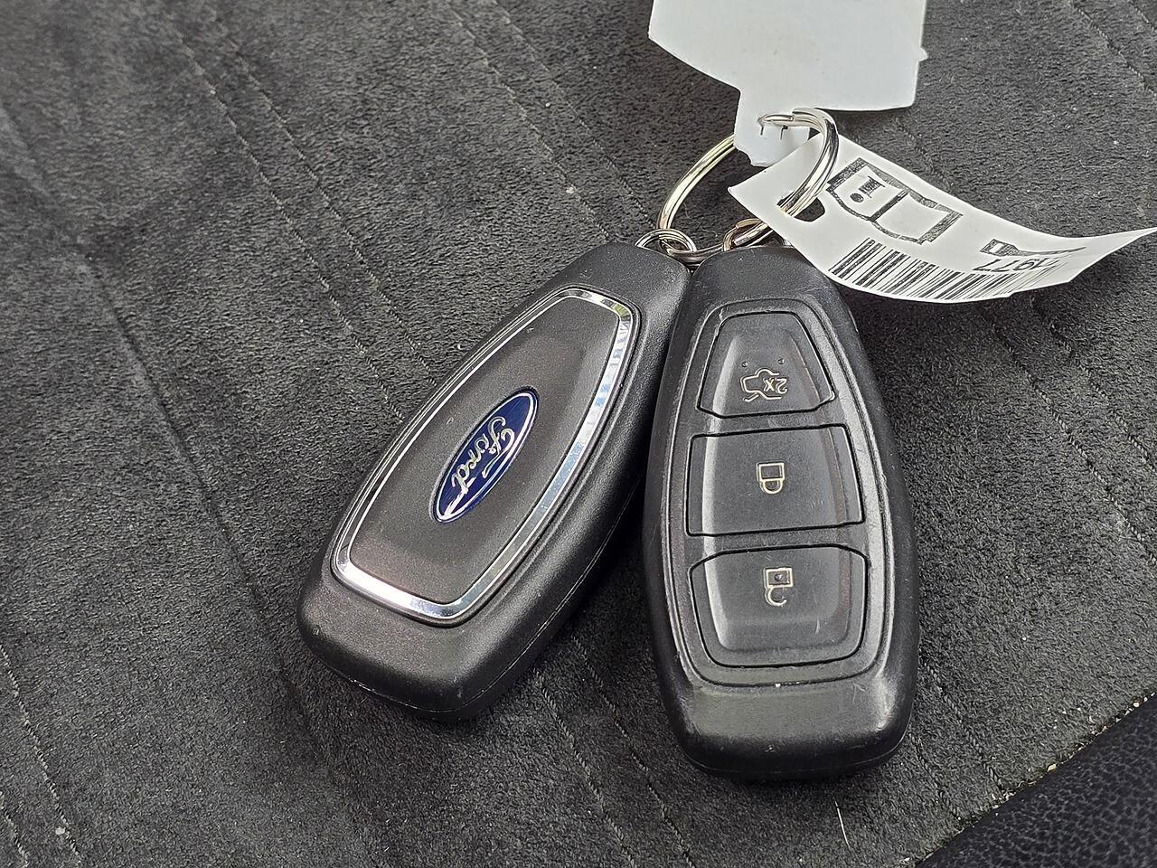 Ford Kuga - Image 31