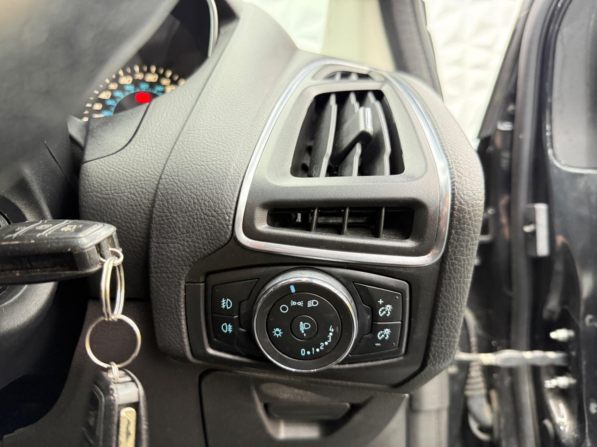Ford Focus - Image 39