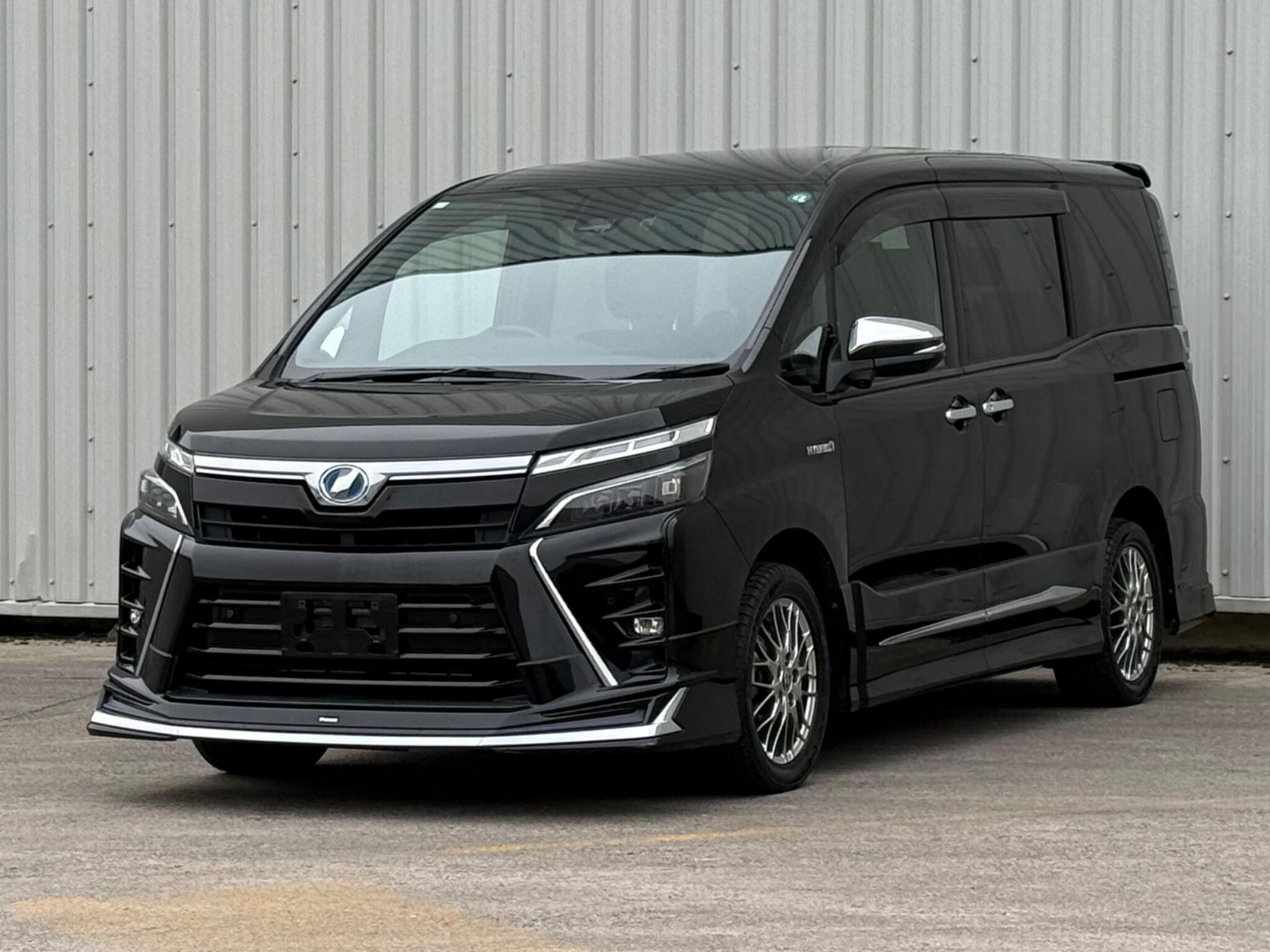 Toyota Voxy - Image 7