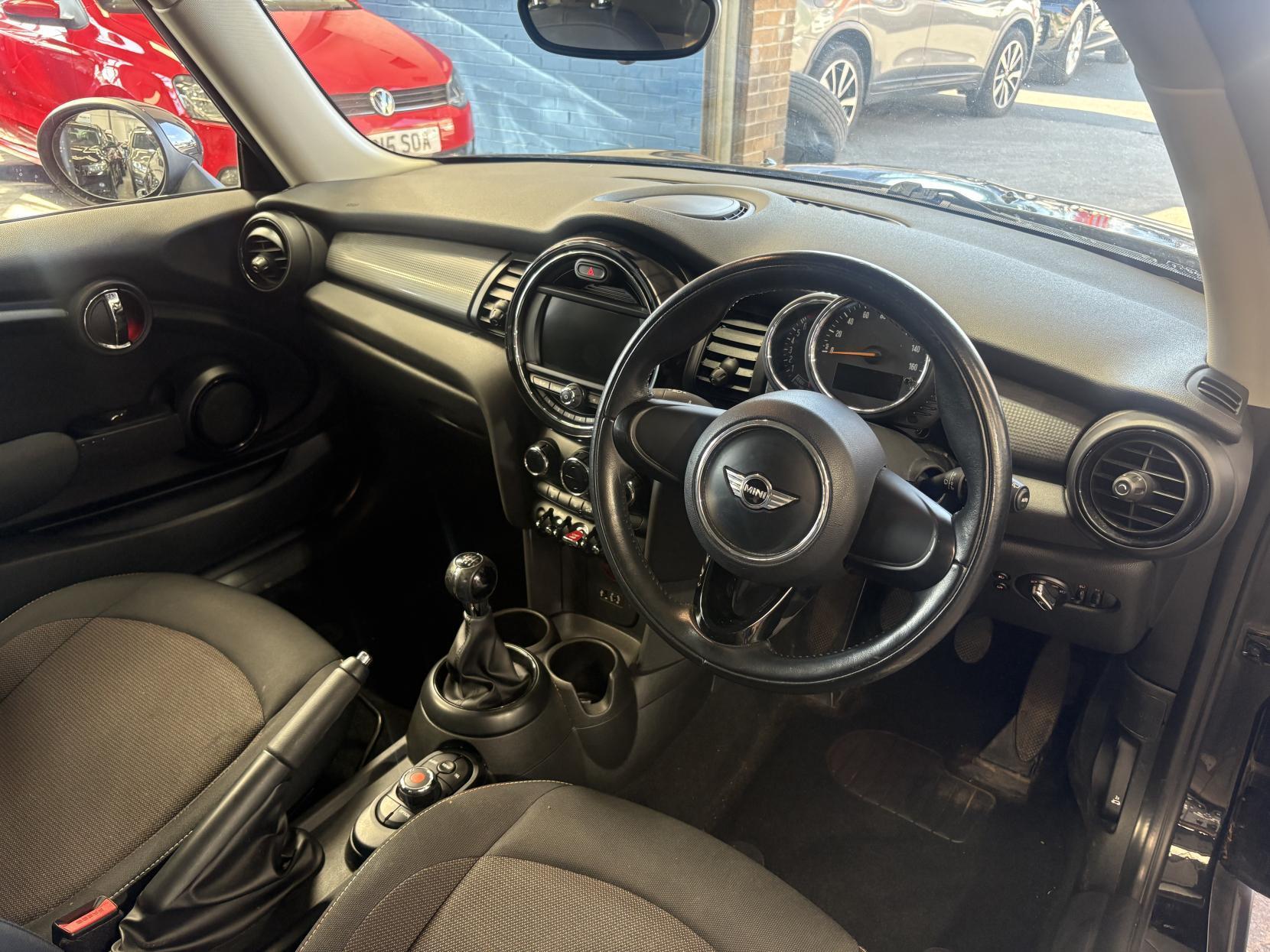 MINI Hatch - Image 10