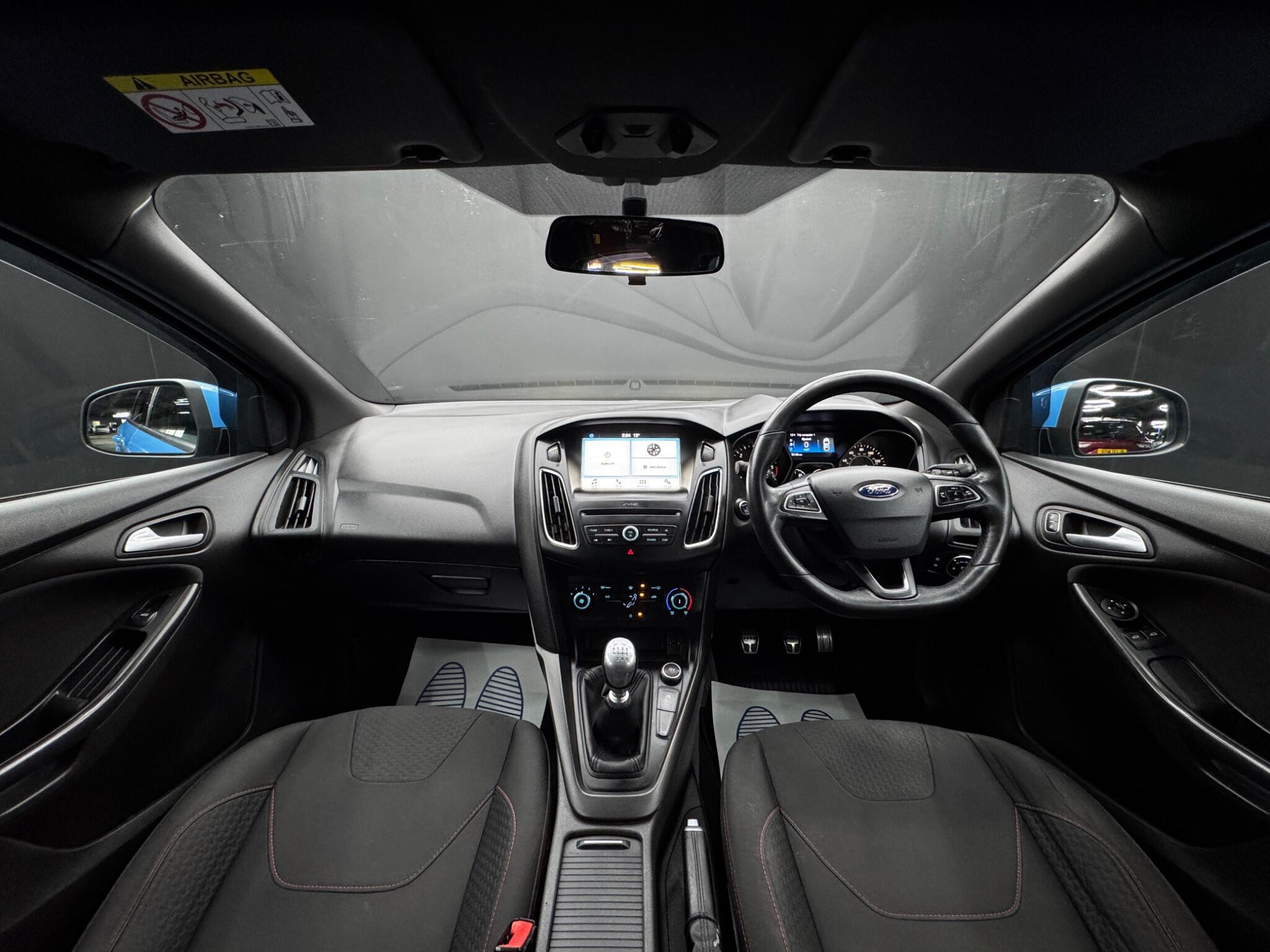 Ford Focus - Image 17