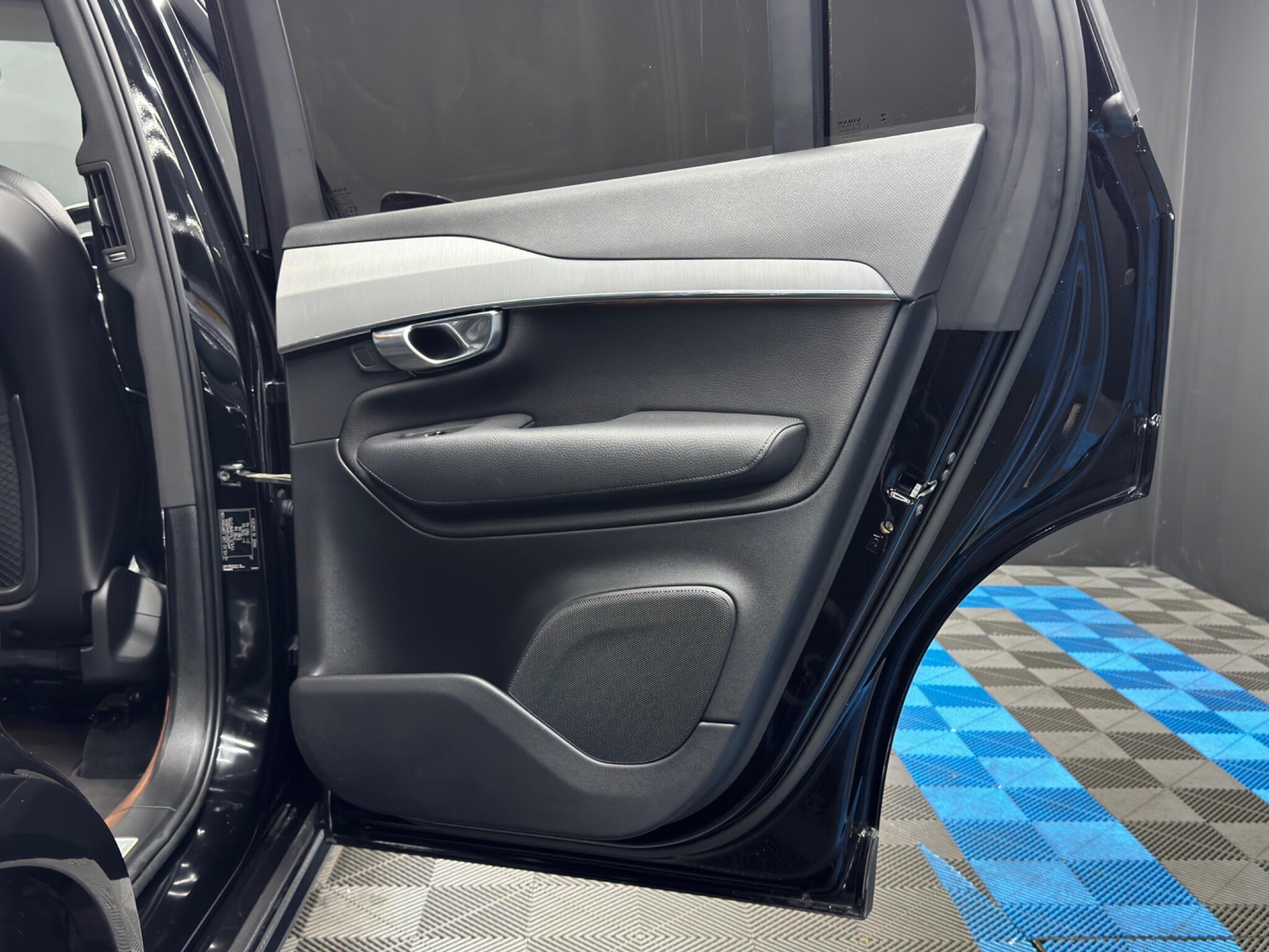 Volvo XC90 - Image 45