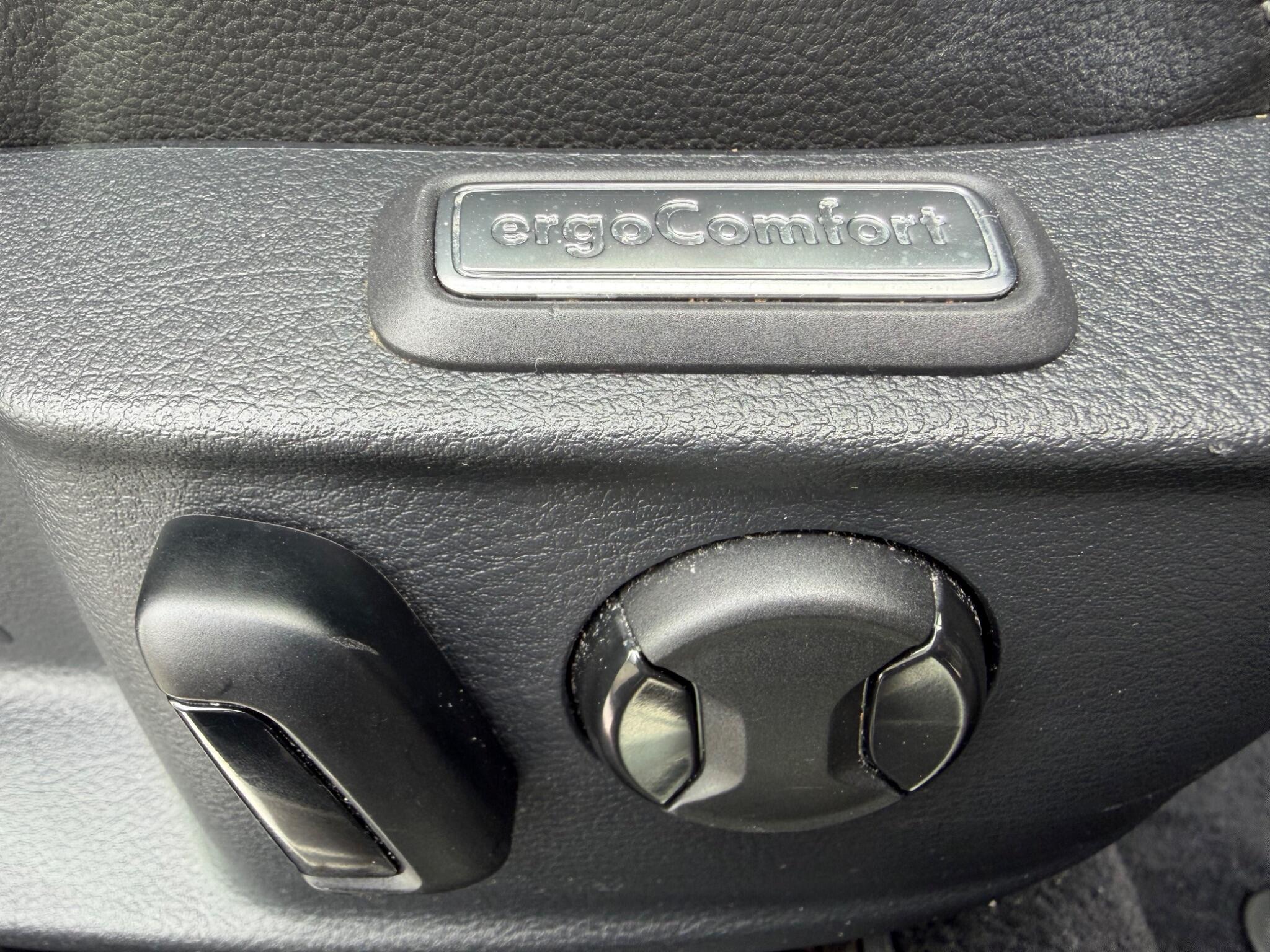 Volkswagen Passat - Image 26