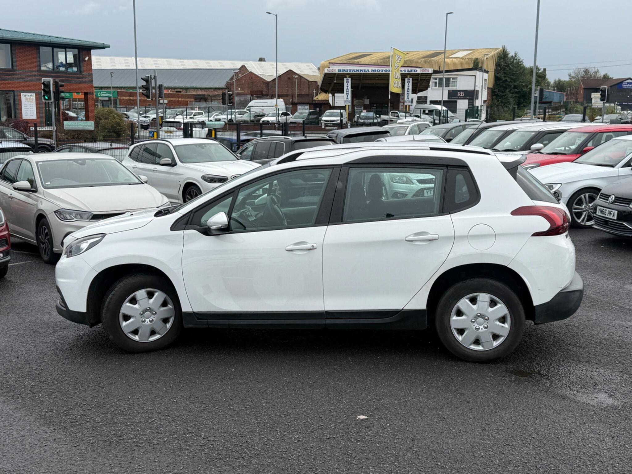 Peugeot 2008 - Image 3
