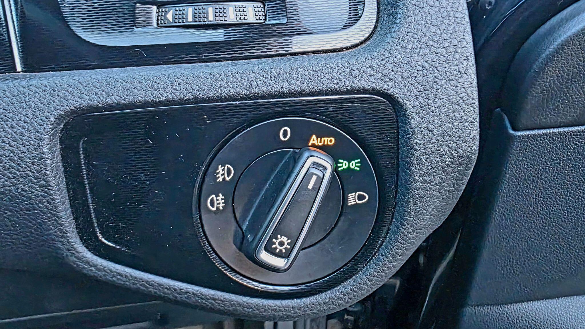 Volkswagen Golf - Image 27