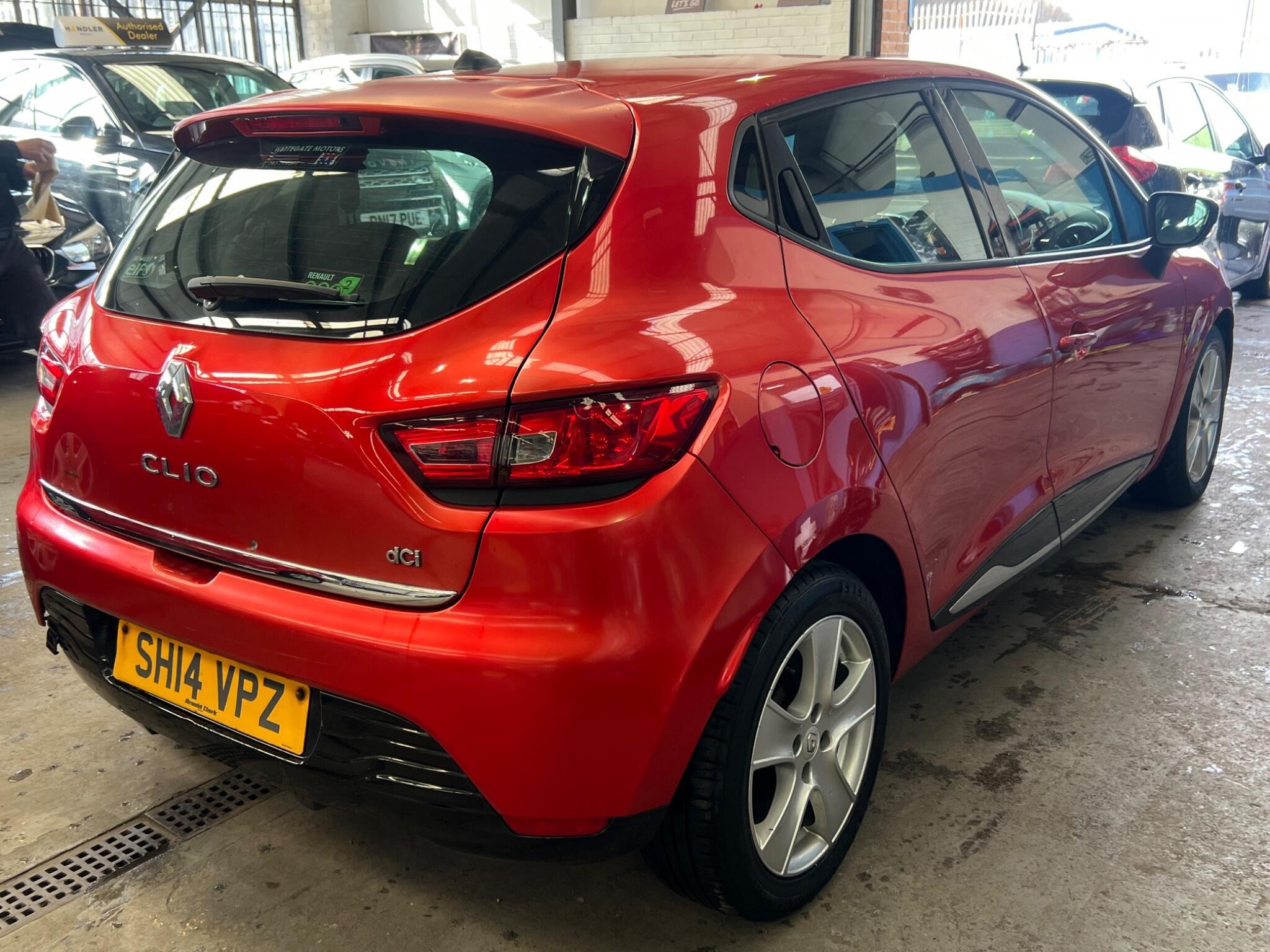 Renault Clio - Image 14