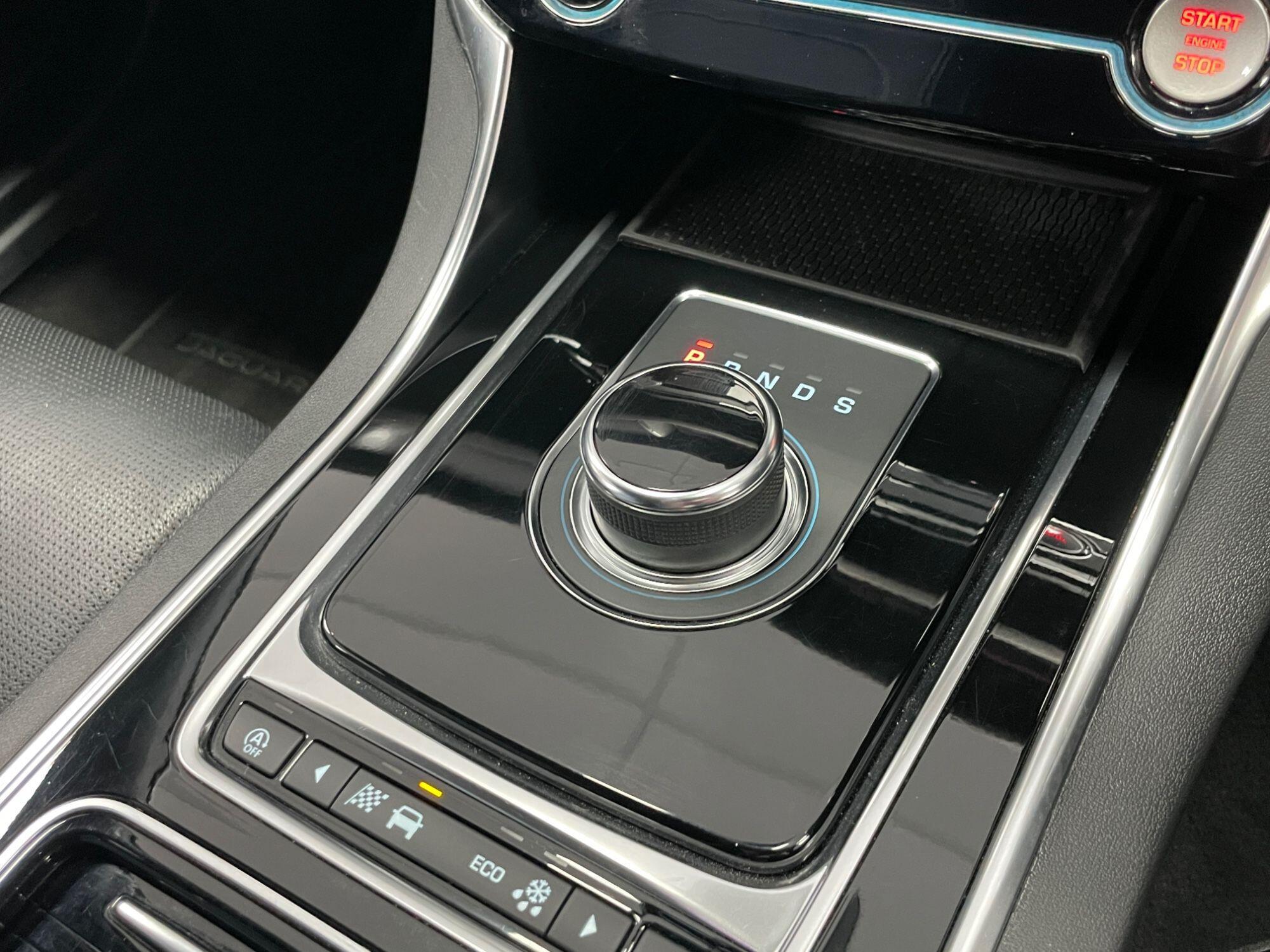 Jaguar XF - Image 48