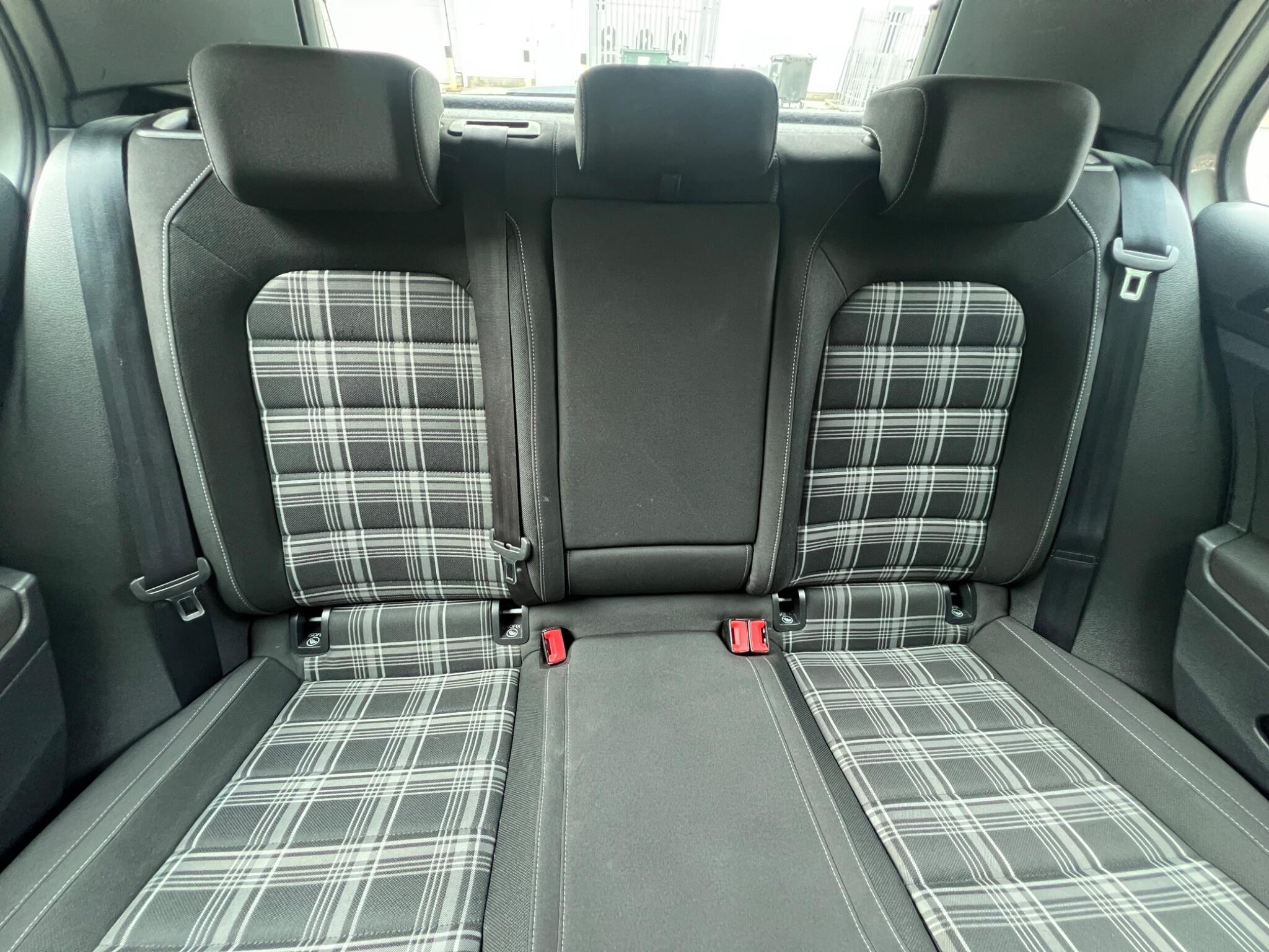Volkswagen Golf - Image 19