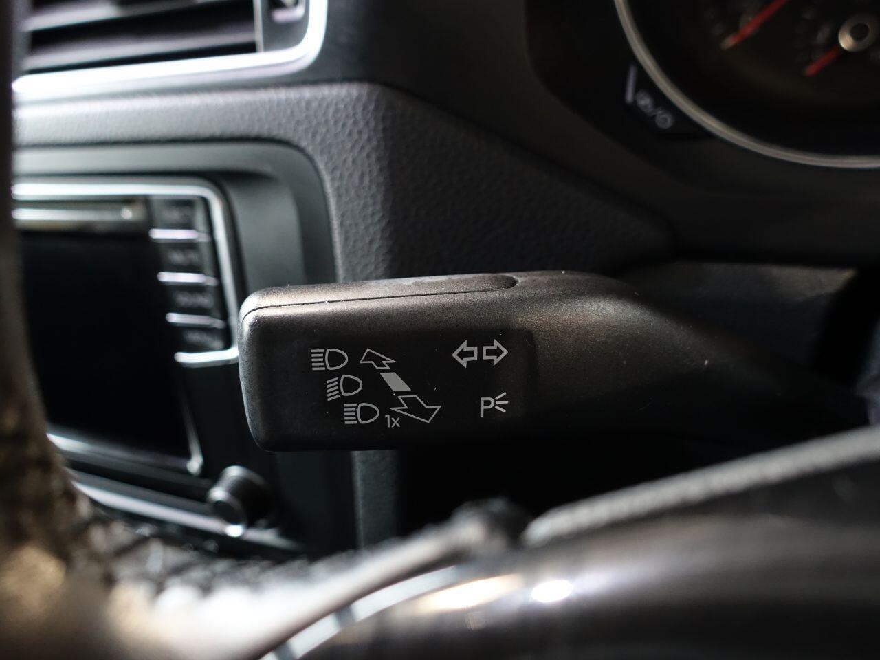 Volkswagen Jetta - Image 25