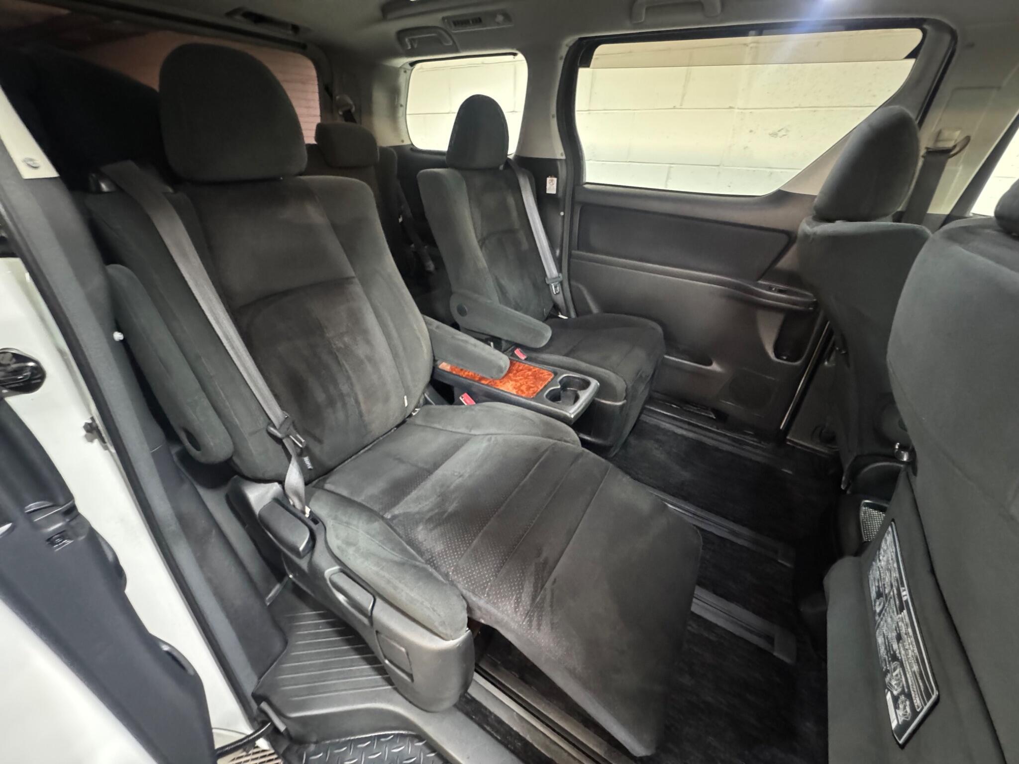 Toyota Vellfire - Image 12