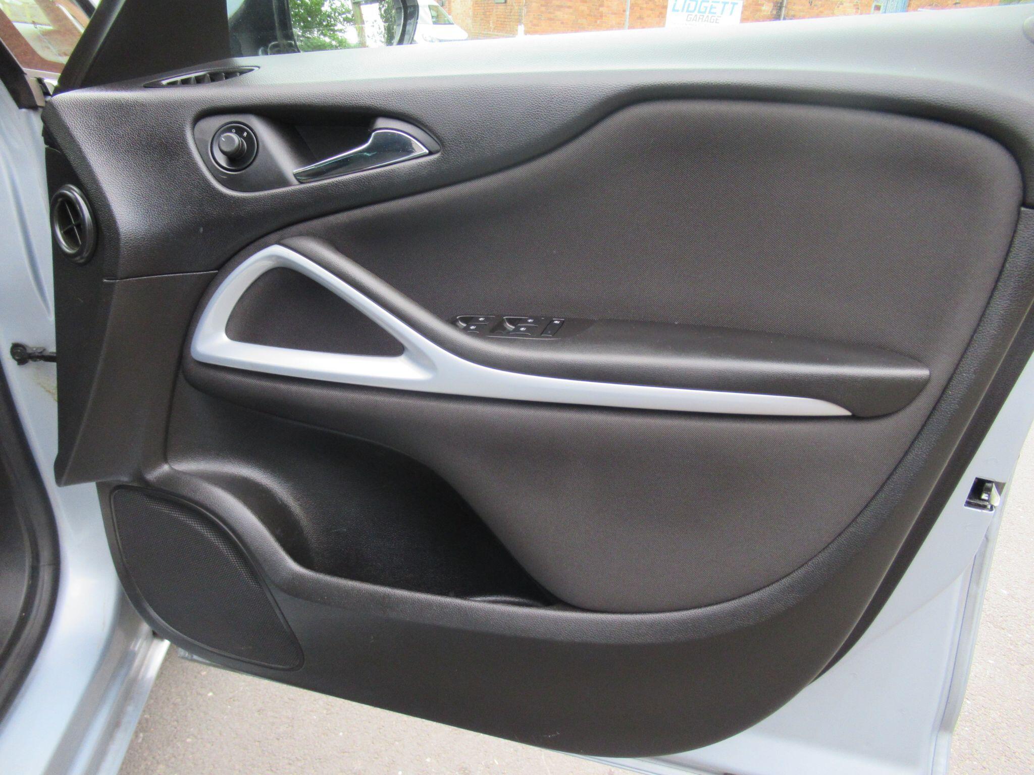 Vauxhall Zafira Tourer - Image 18