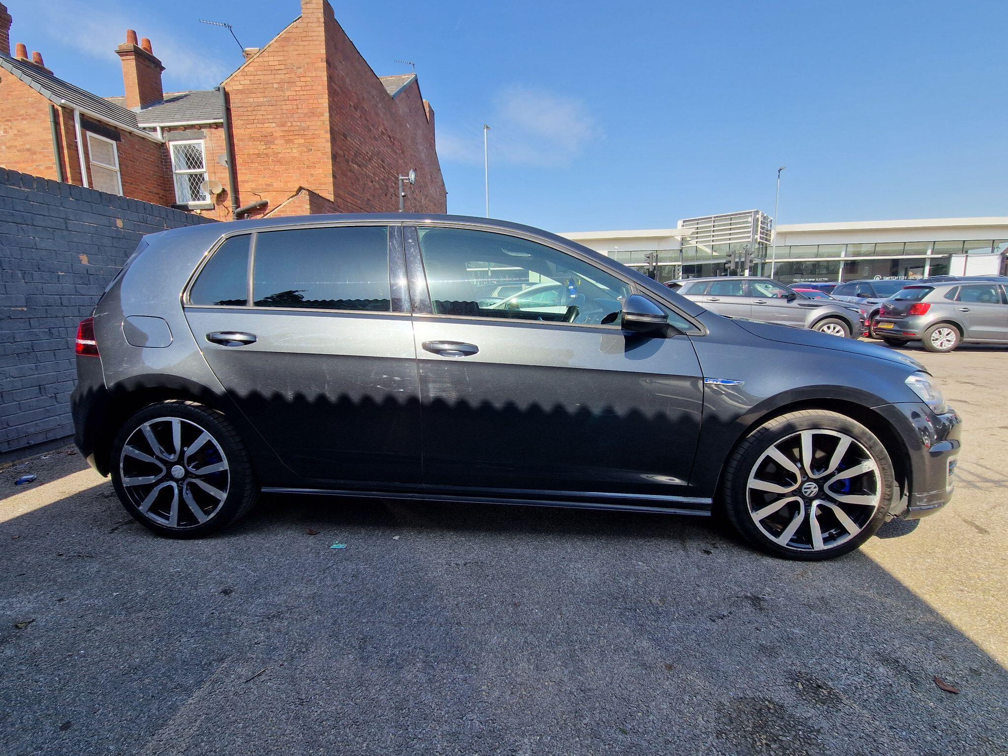 Volkswagen Golf - Image 7