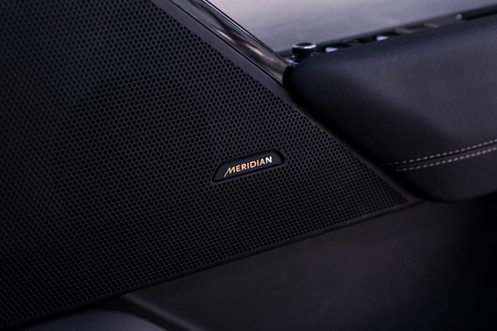 Land Rover Range Rover Velar - Image 18