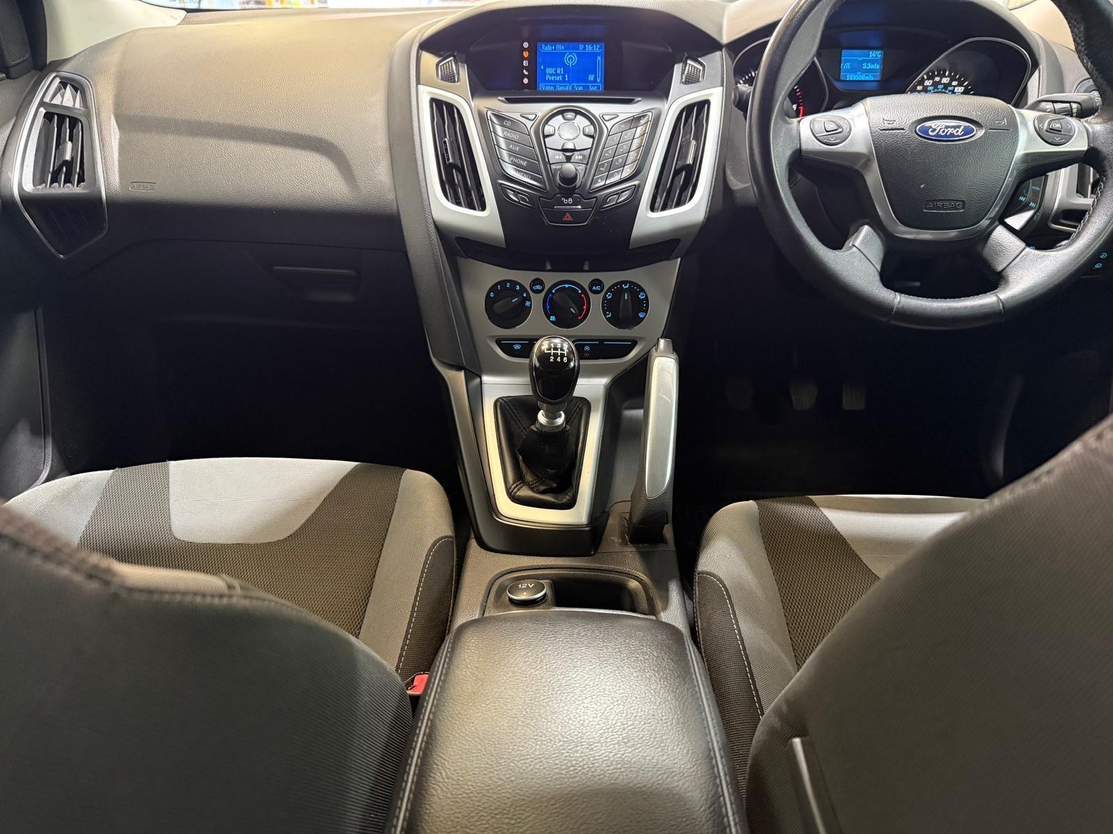 Ford Focus - Image 21