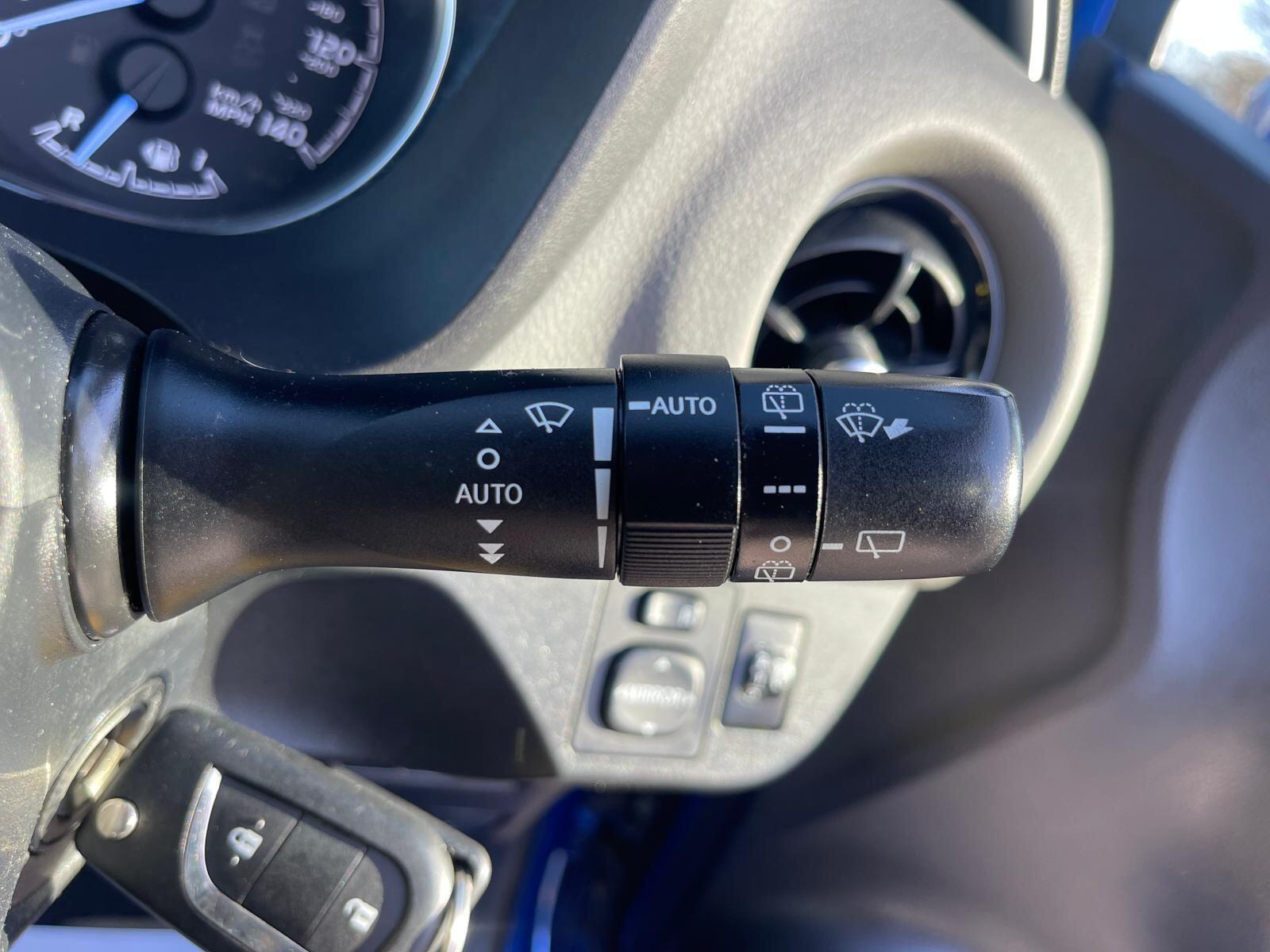 Toyota Yaris - Image 30