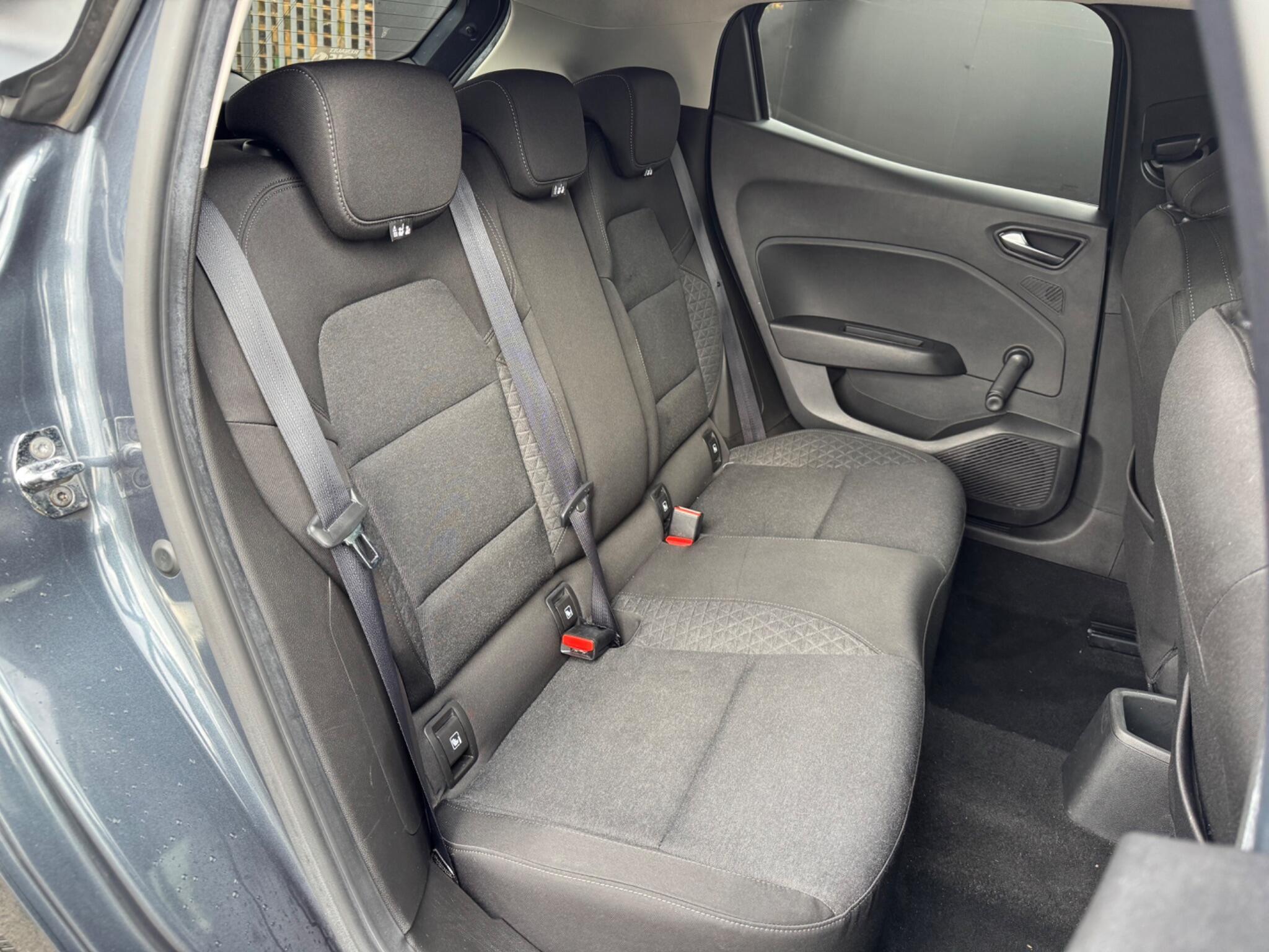 Renault Clio - Image 25