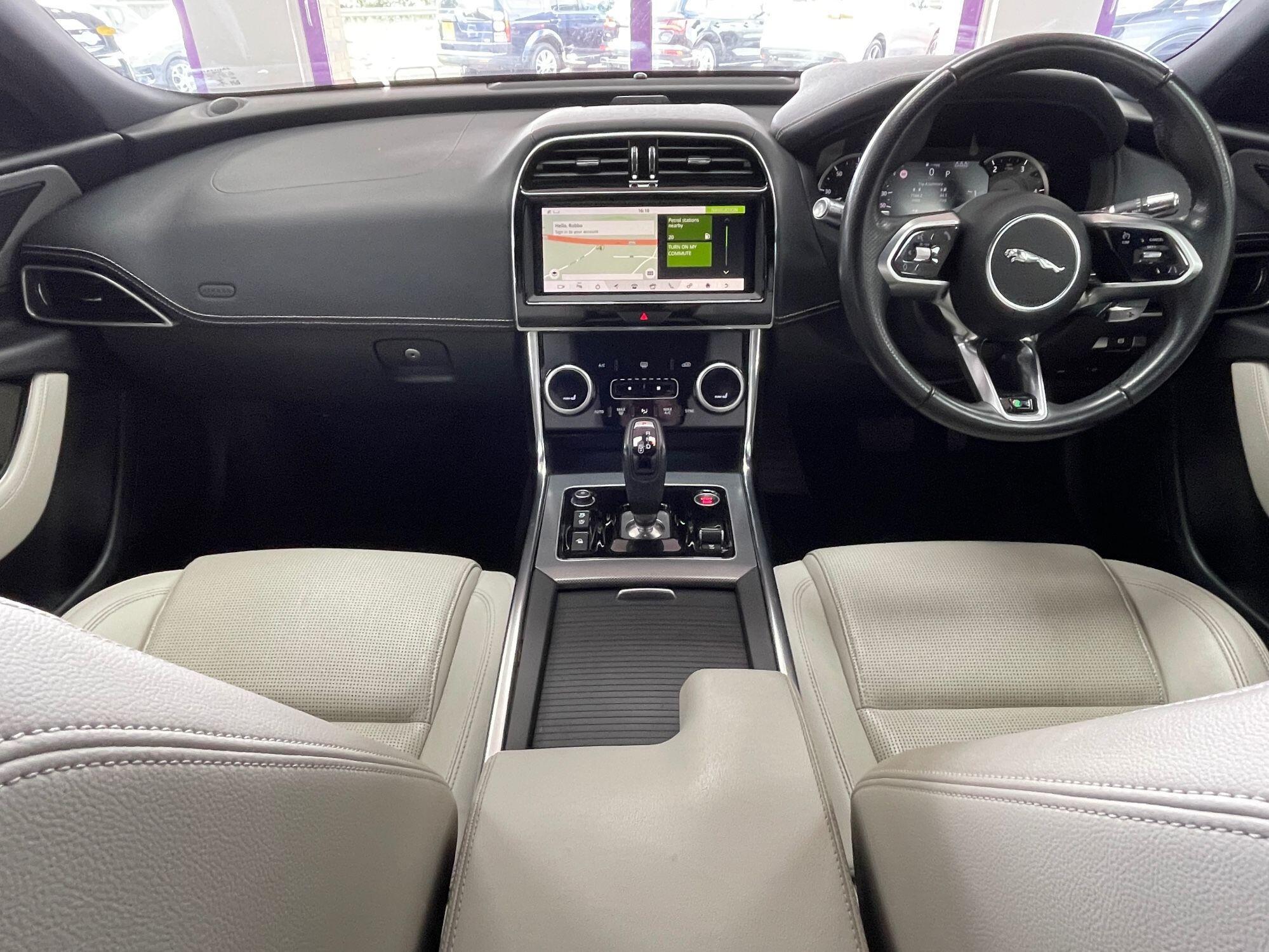 Jaguar XE - Image 2