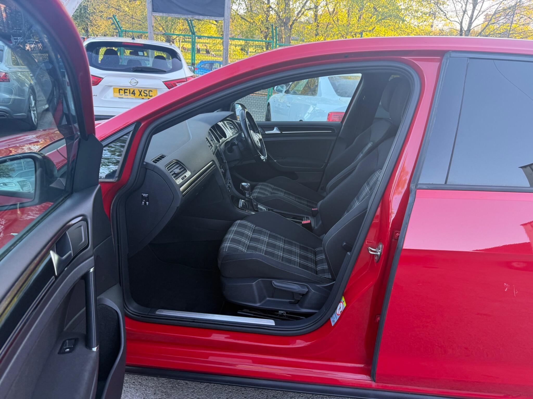 Volkswagen Golf - Image 23