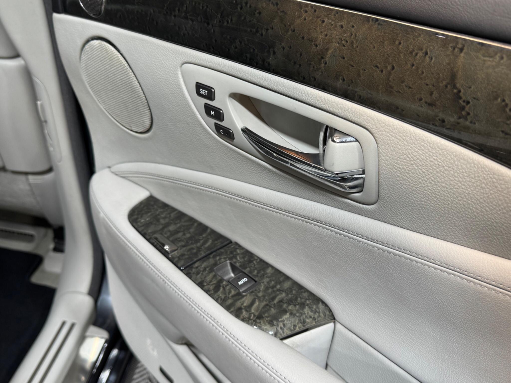Lexus LS - Image 15