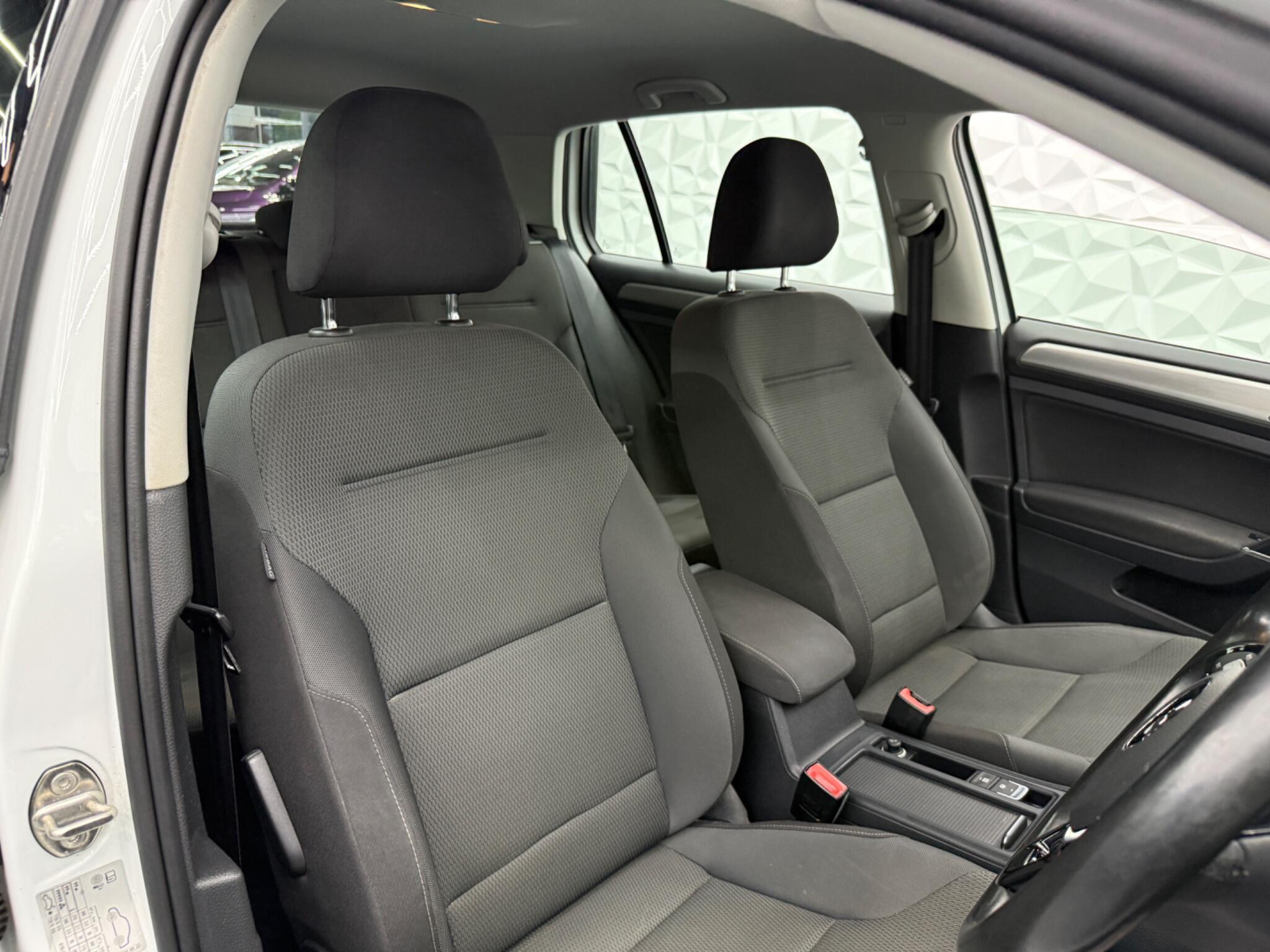Volkswagen Golf - Image 19