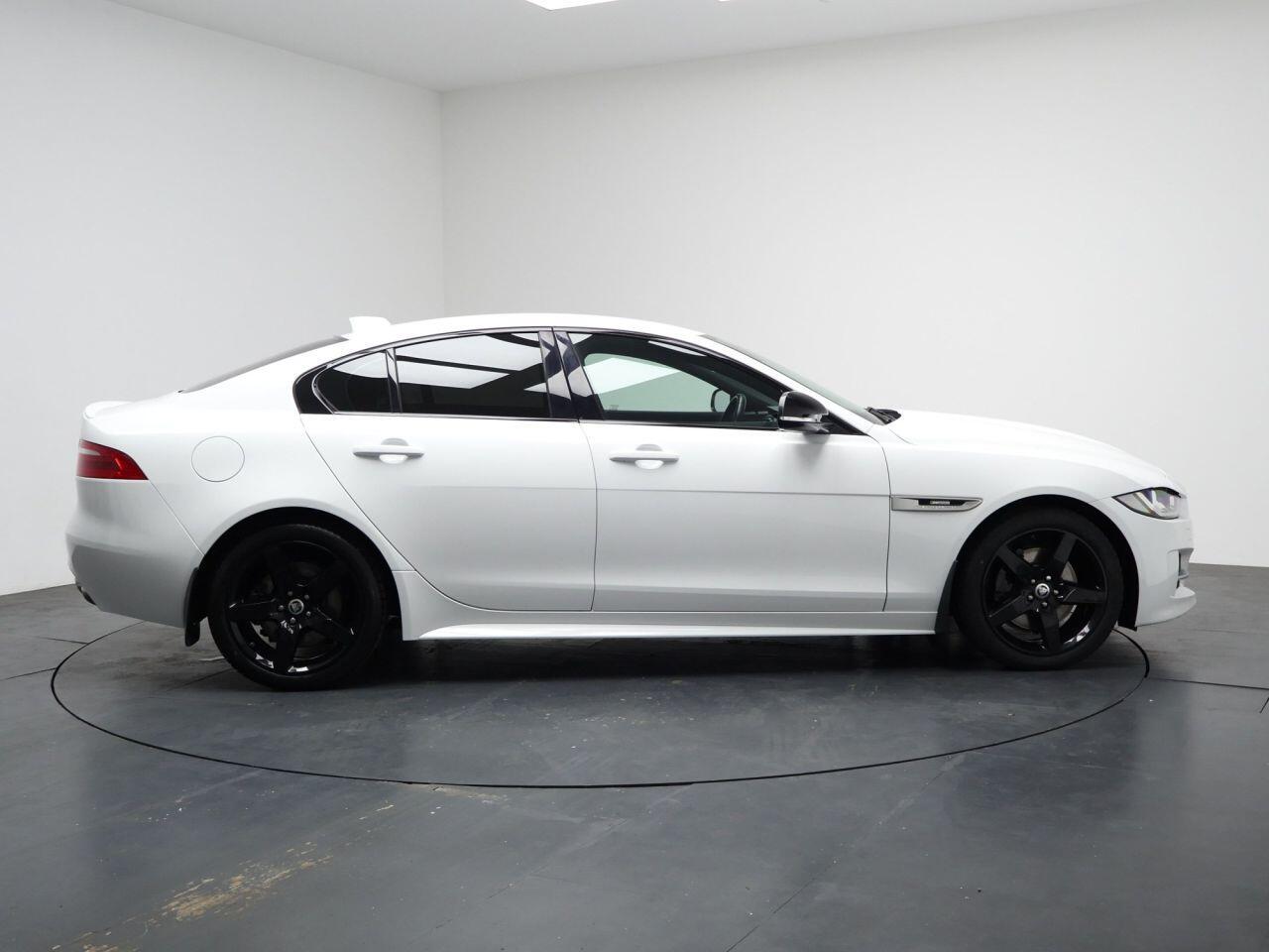Jaguar XE - Image 14