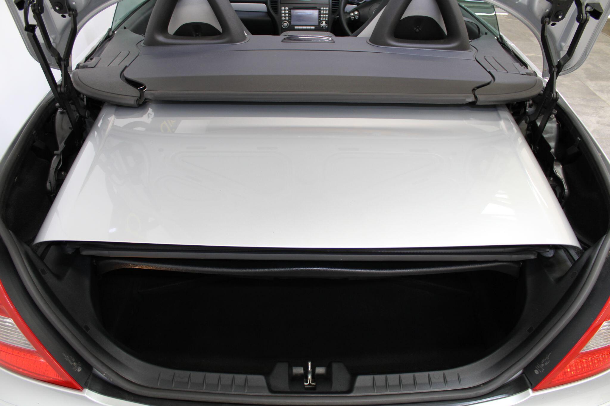 Mercedes SLK - Image 17