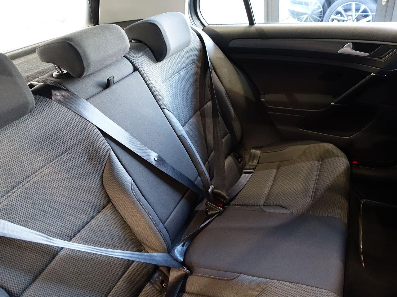 Volkswagen Golf - Image 20