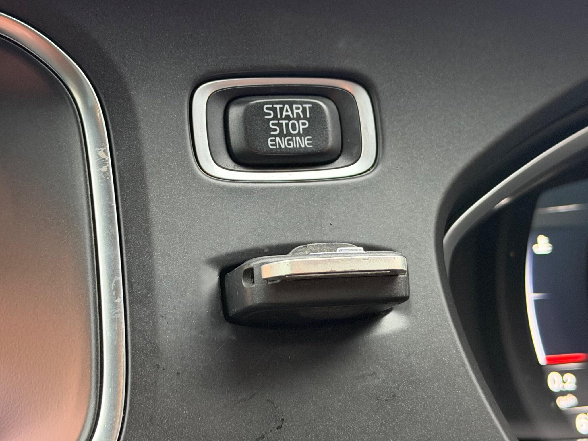 Volvo V40 - Image 28