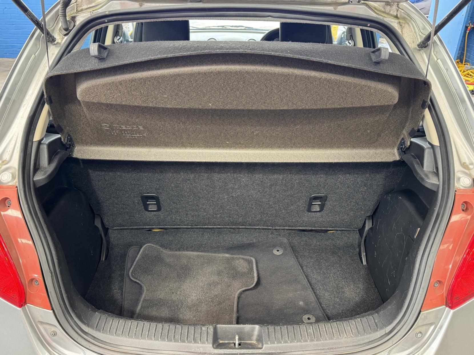 Mazda MAZDA2 - Image 16