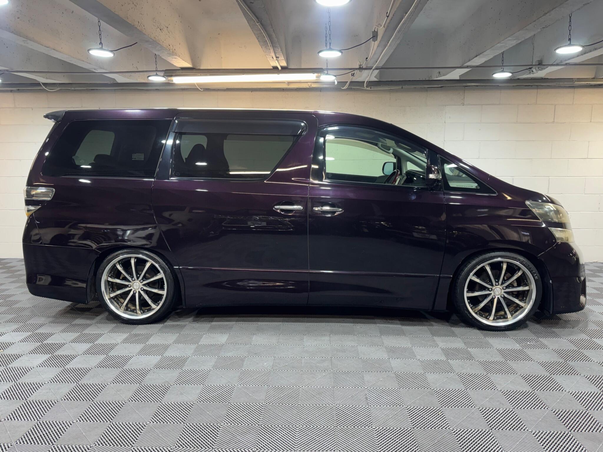 Toyota Vellfire - Image 4