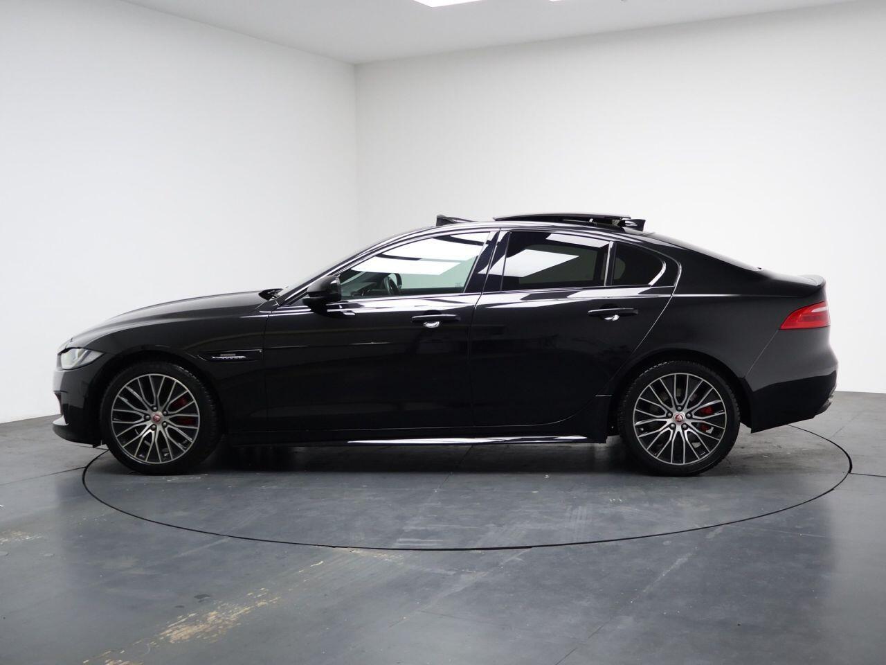 Jaguar XE - Image 4