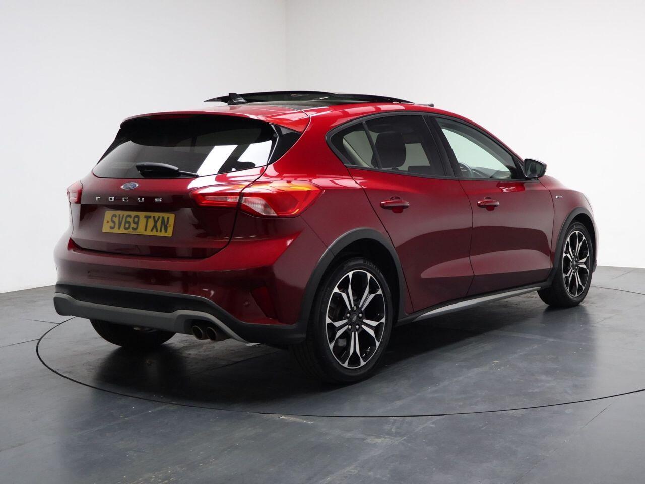 Ford Focus - Image 12