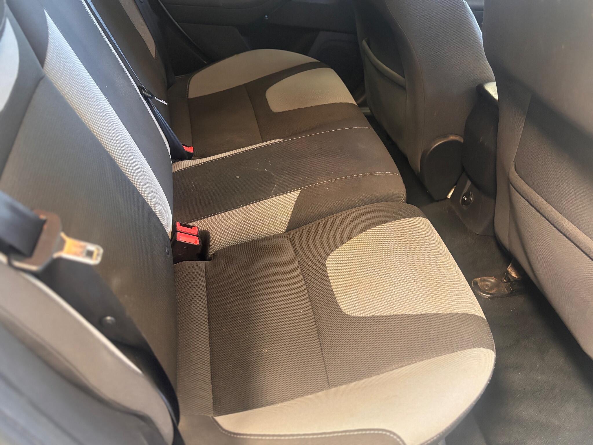 Ford Focus - Image 19