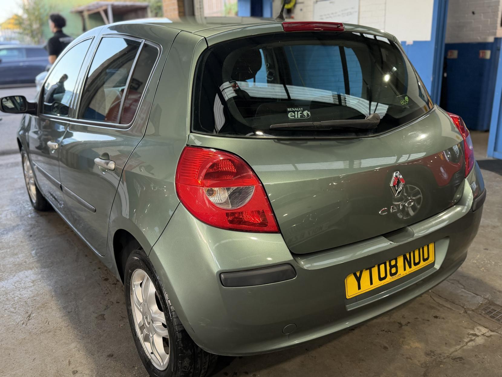Renault Clio - Image 5