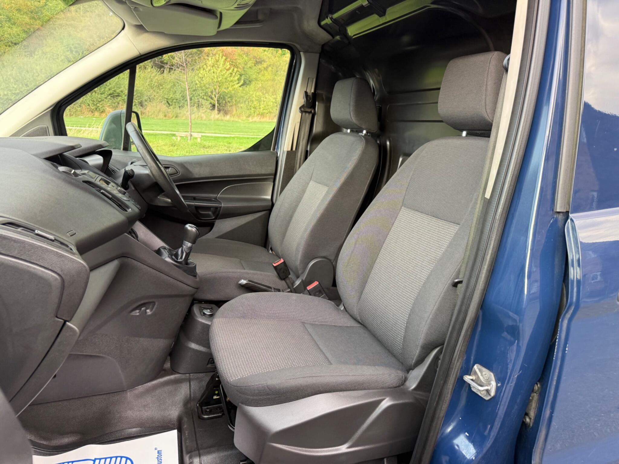Ford Transit Connect - Image 12