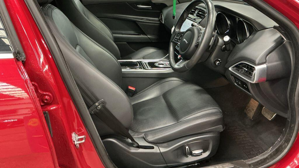 Jaguar XE - Image 3