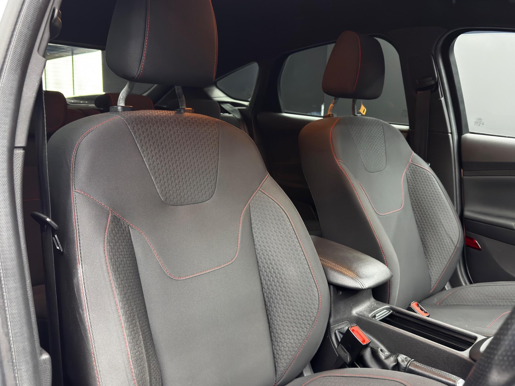 Ford Focus - Image 11