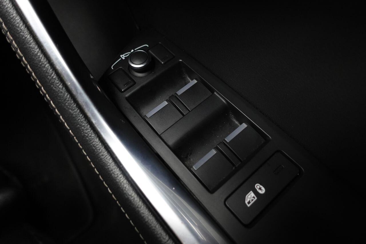 Jaguar XE - Image 31