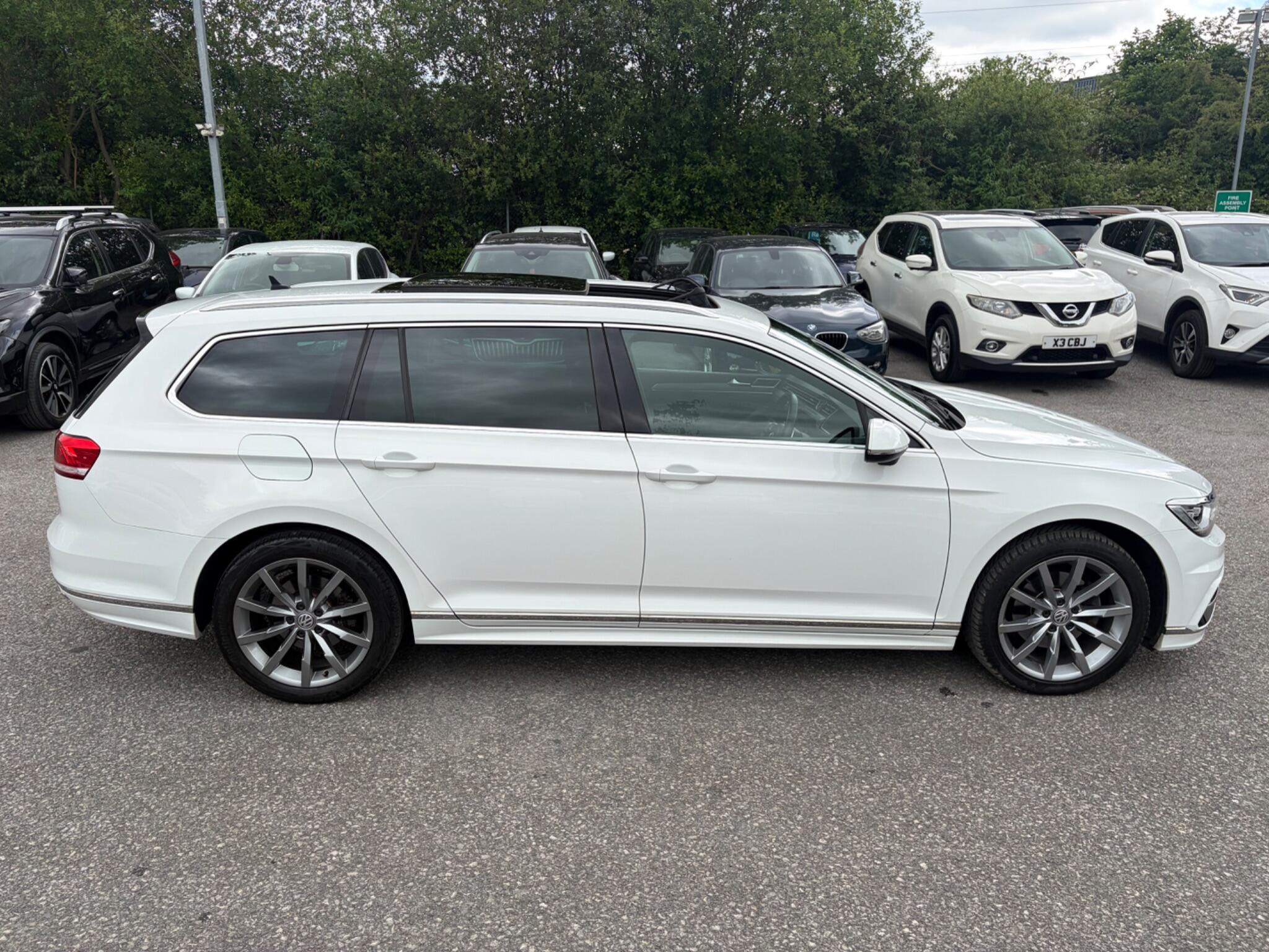 Volkswagen Passat - Image 15