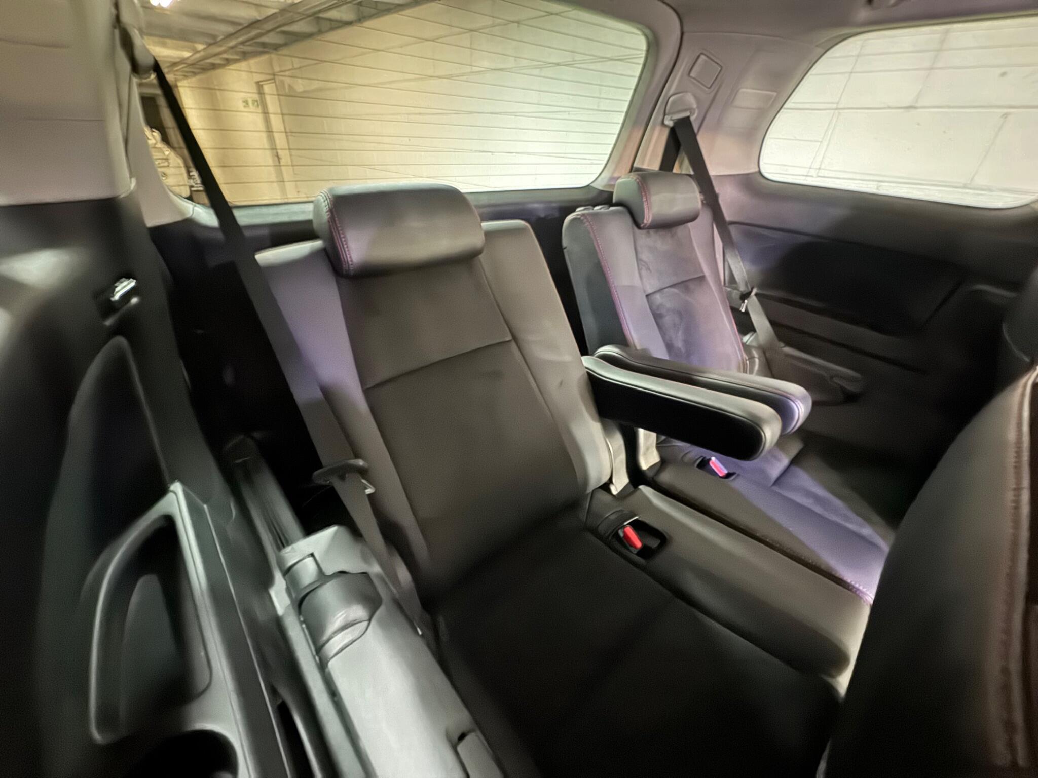 Toyota Vellfire - Image 13