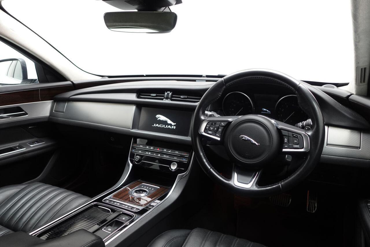 Jaguar XF - Image 15