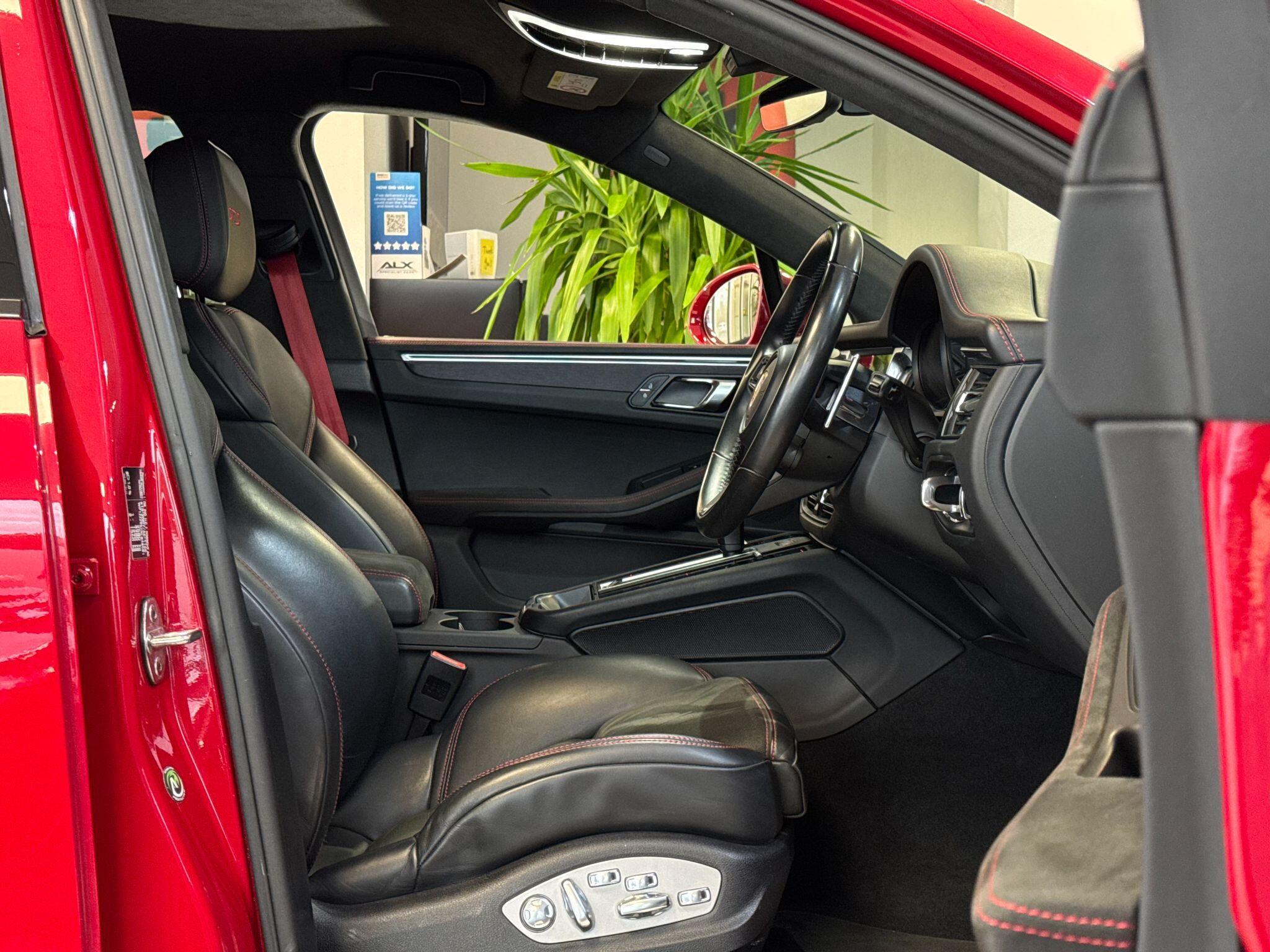 Porsche Macan - Image 30
