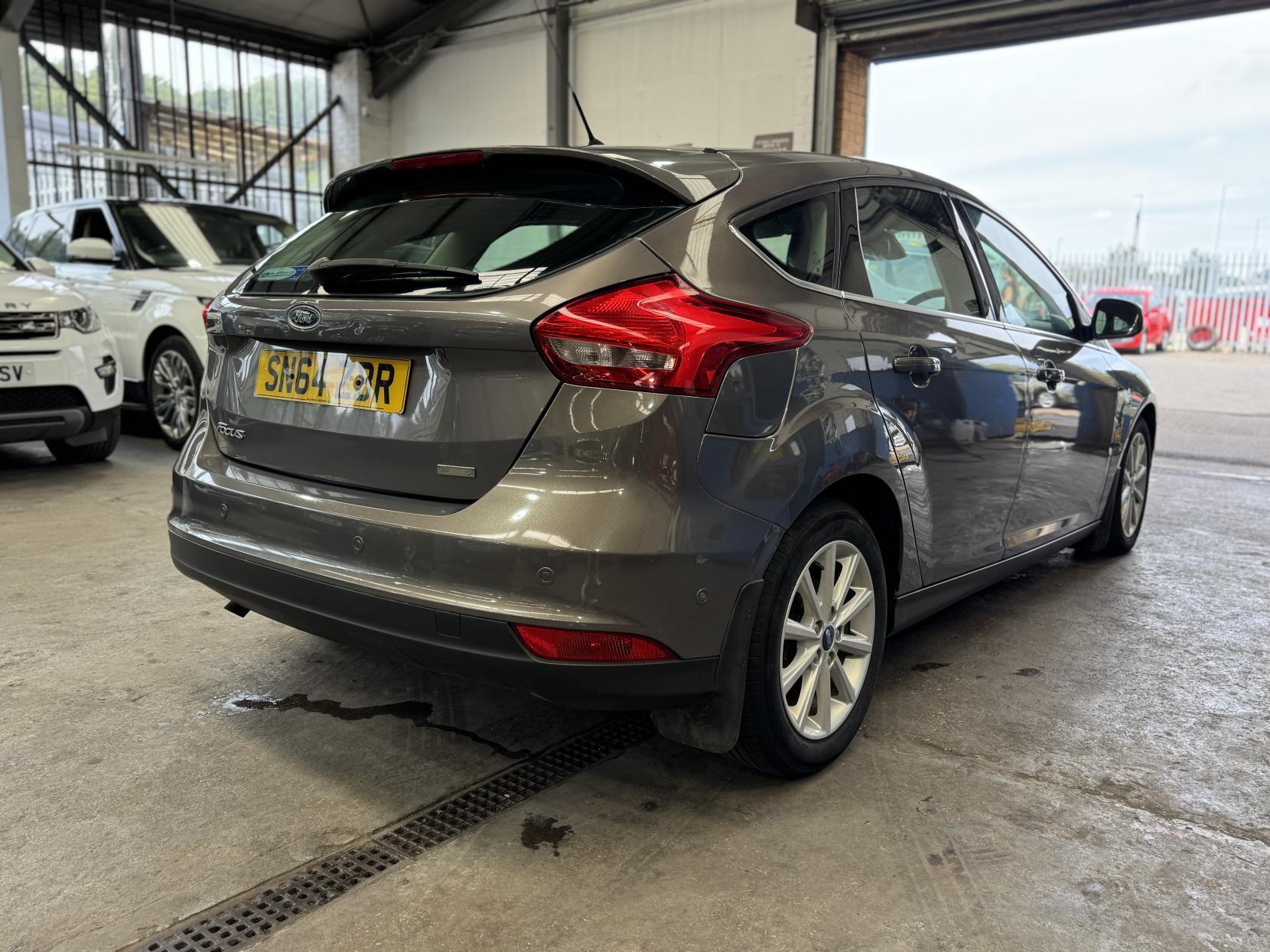 Ford Focus - Image 10